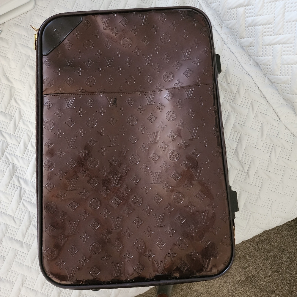 Carry On Luggage - Picture 2 of 10